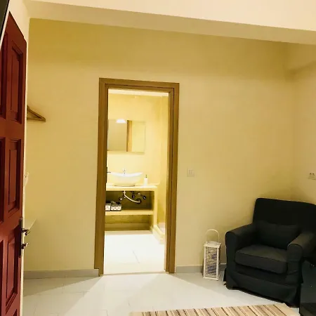 3 Fira (Santorini)