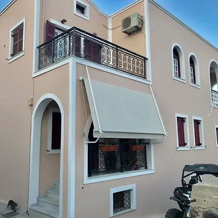 3 Fira (Santorini)